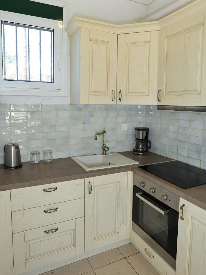 Eleon Apartment Frínion Екстериор снимка